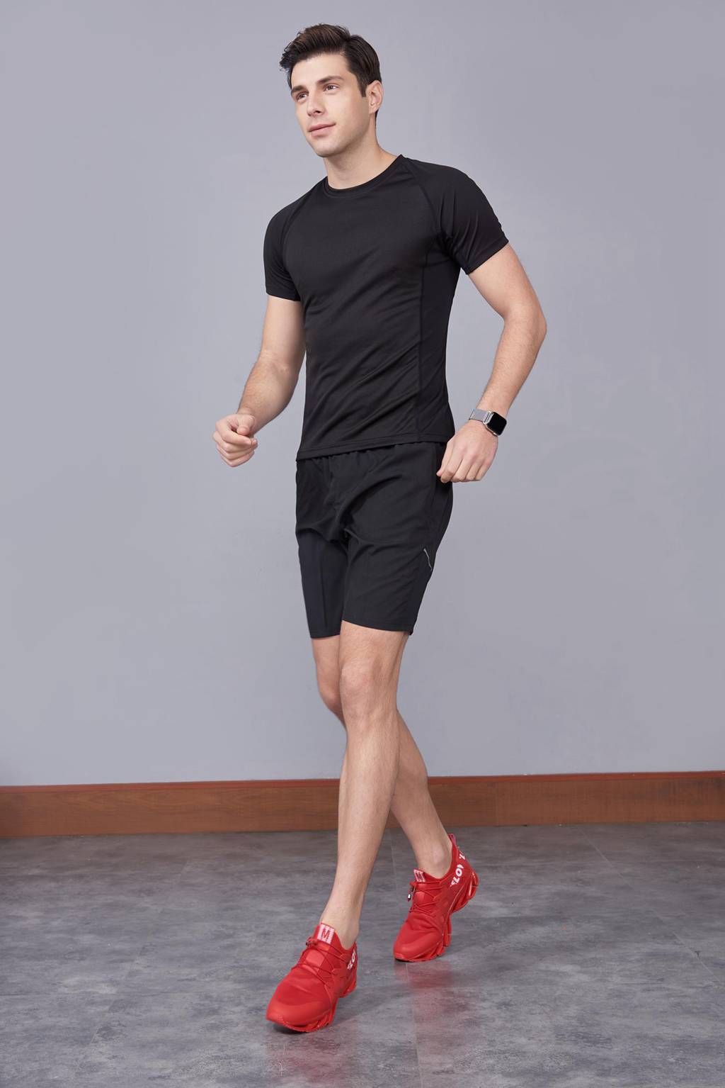 修身運動短袖 舒適透氣跑步訓(xùn)練速干T恤-黑色