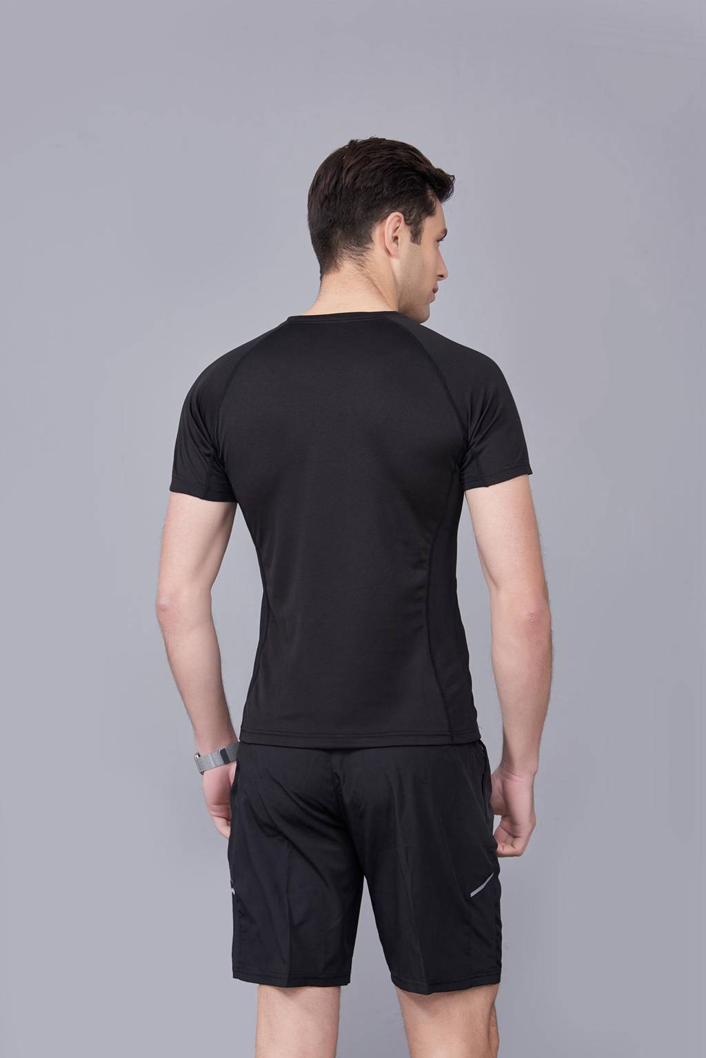 修身運動短袖 舒適透氣跑步訓(xùn)練速干T恤-黑色