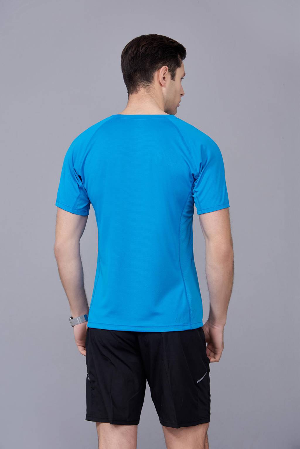 修身運動短袖 舒適透氣跑步訓(xùn)練速干T恤-湖藍色