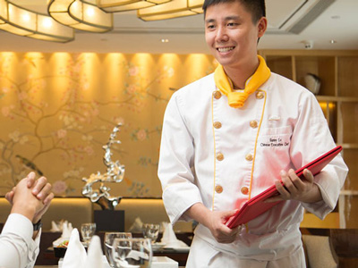 定制餐飲店工作服價(jià)格是多少？會(huì)受到哪方面的影響？